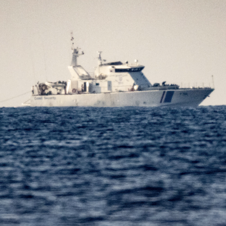 Mediterraneo, barca del progetto TOM assiste a respingimento illegale della cosiddetta guardia costiera libica