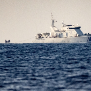 Mediterraneo, barca del progetto TOM assiste a respingimento illegale della cosiddetta guardia costiera libica
