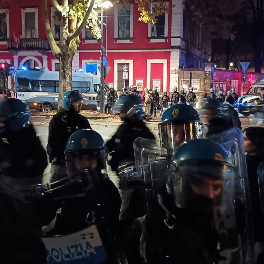 Fate il deserto e lo chiamate legalità - Gli spazi sociali non si toccano